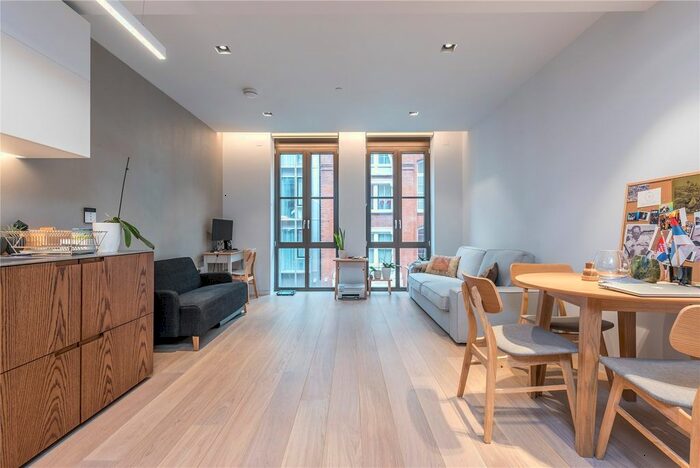 1 Bedroom Flat To Rent In The Underwood Building, Bartholomew Close, Farringdon, Barbican, London, EC1A