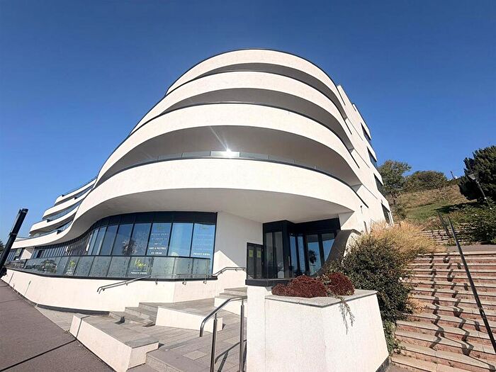 2 Bedroom Flat For Sale In Western Esplanade, Southend-On-Sea, SS1