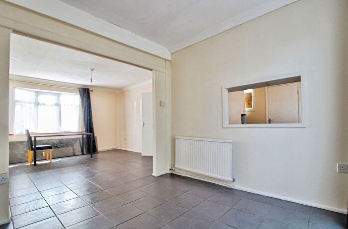 4 Bedroom Detached House To Rent In Romford, RM3