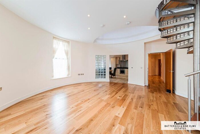 2 Bedroom Apartment For Sale In Bridge Theatre Apartments, Battersea Bridge Road, SW11