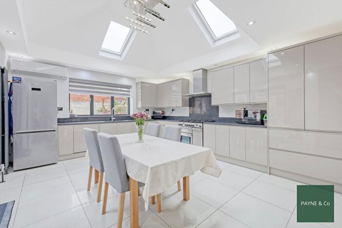 7 Bedroom Terraced House For Sale In Wanstead Lane, Ilford, IG1