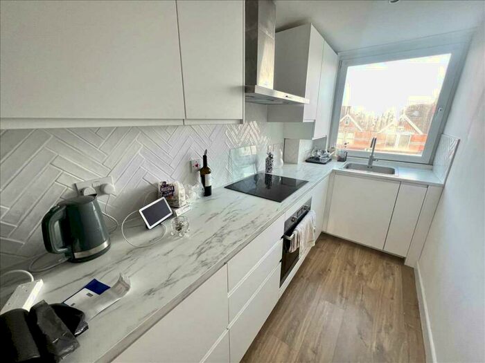 1 Bedroom Flat To Rent In Elm Parade, Main Road, Sidcup, DA14