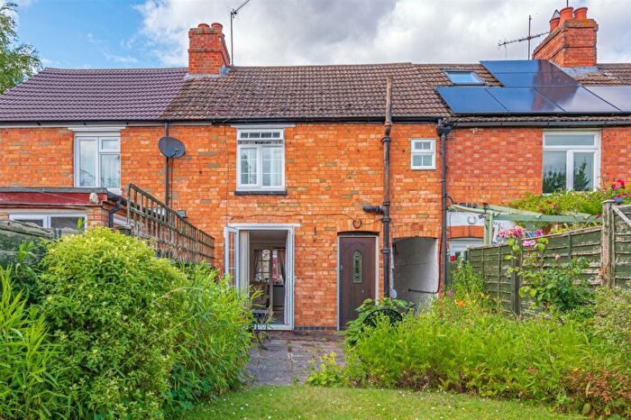 2 Bedroom Cottage For Sale In Grange Road, Geddington, Kettering, NN14