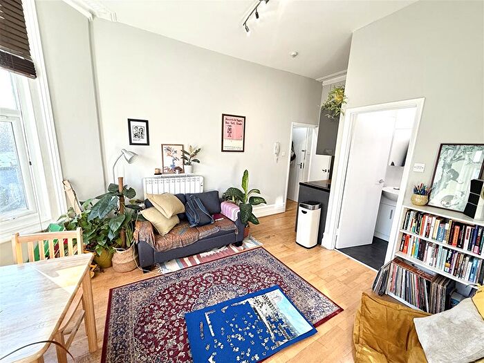 1 Bedroom Flat To Rent In Burton Road, London, NW6