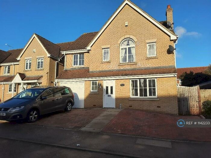 5 Bedroom Detached House To Rent In Tates Way, Stevenage, SG1