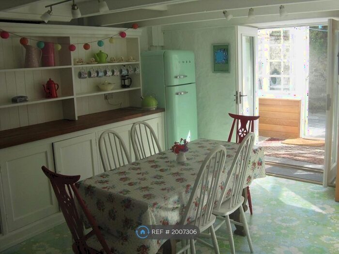 3 Bedroom Semi-Detached House To Rent In St Gluvias St, Penryn, TR10