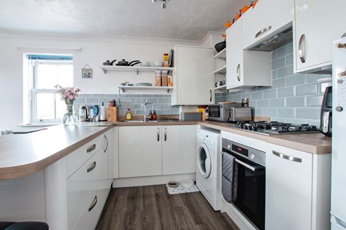 1 Bedroom Flat For Sale In Riverside Place, Fordingbridge, SP6