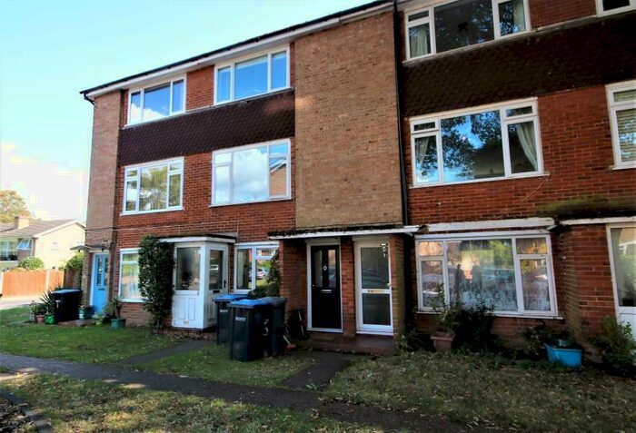 2 Bedroom Duplex To Rent In Surrey, KT15