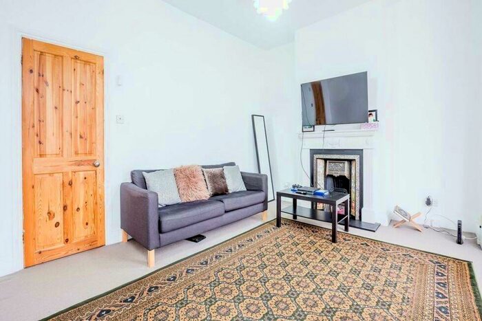 1 Bedroom Flat To Rent In Harringay Road, Harringay, N15