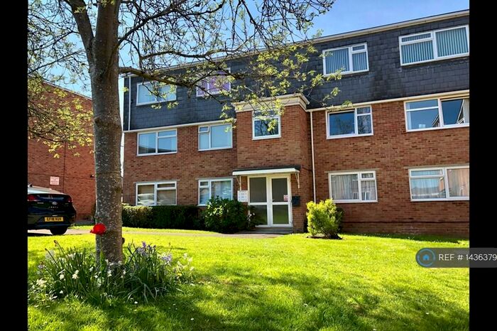 2 Bedroom Flat To Rent In Helmsdale, Swindon, SN25