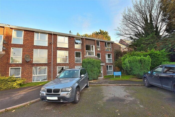 2 Bedroom Flat To Rent In Queens Court, Dunstable, Bedfordshire LU5
