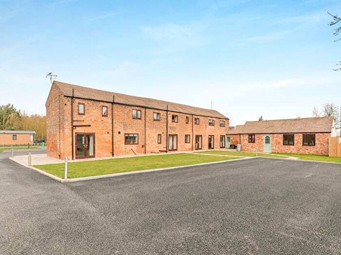 4 Bedroom Cottage To Rent In Newland, Epworth, Doncaster, DN9