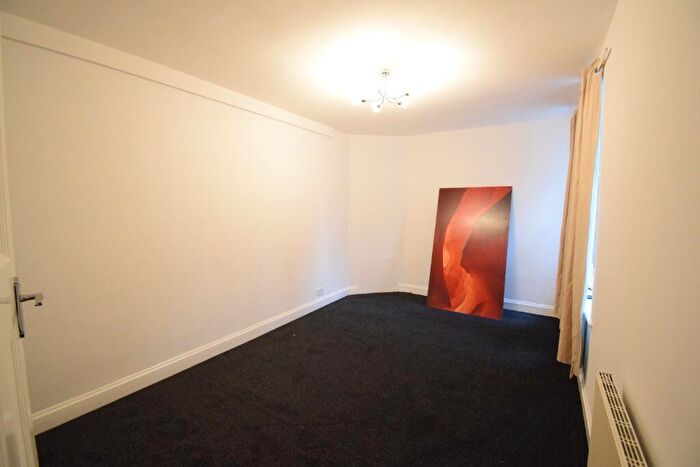 2 Bedroom Flat To Rent In Watford Way, London, NW4