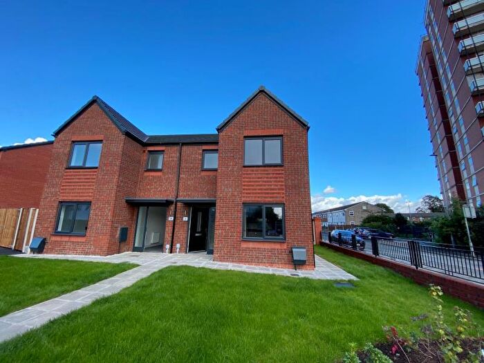 3 Bedroom Semi-Detached House To Rent In Danesdale Drive, M4