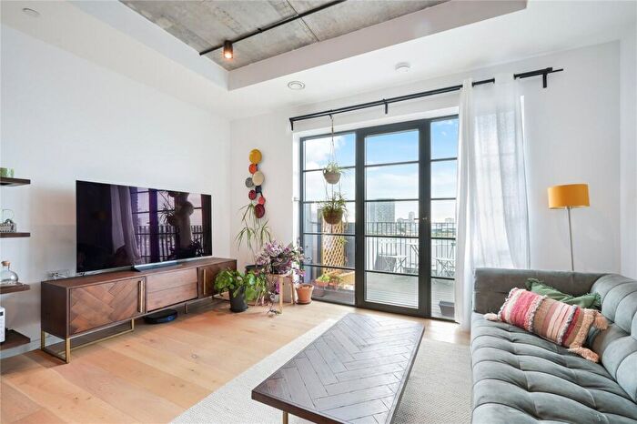 2 Bedroom Apartment To Rent In Orchard Place, London, E14