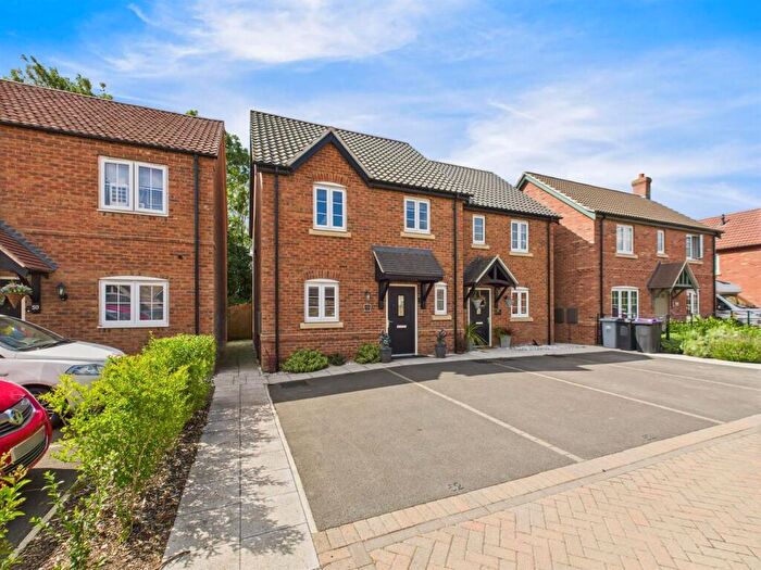 3 Bedroom Semi-Detached House For Sale In Bridgeways, Alford, LN13