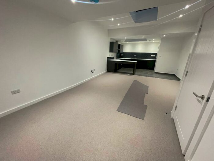 1 Bedroom Duplex To Rent In High Street, Bromsgrove, B61