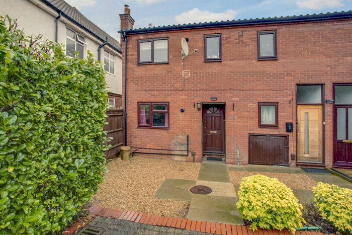 1 Bedroom Flat To Rent In Langton Grove, Northwood, HA6