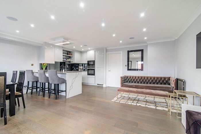 2 Bedroom Flat For Sale In Grand Union Close, Maida Vale, W9