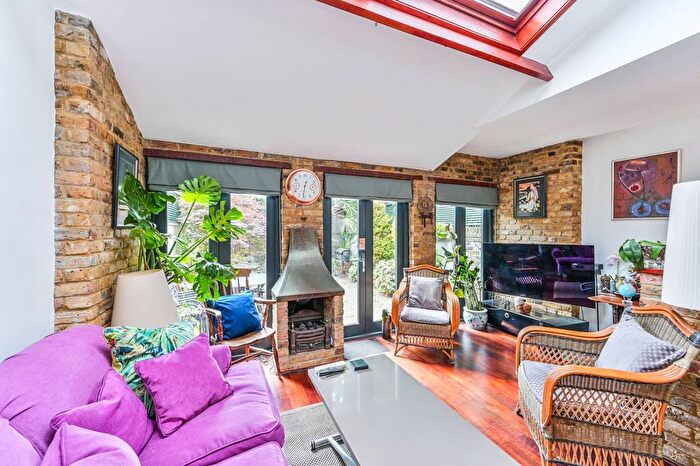 2 Bedroom Flat To Rent In Fentiman Road, Vauxhall, London, SW8