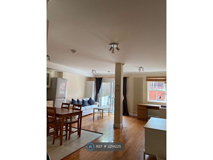 1 Bedroom Flat To Rent In Adelaide Grove, London, W12