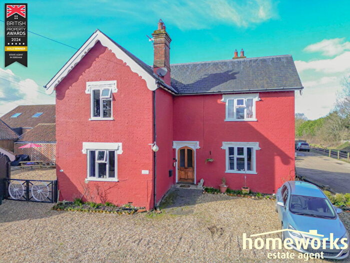 5 Bedroom Detached House For Sale In Station Road, Yaxham, Norfolk, NR19