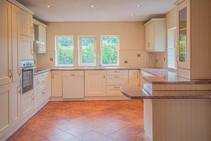 5 Bedroom Detached House To Rent In Wakefield Road, Grange Moor, Wakefield, WF4