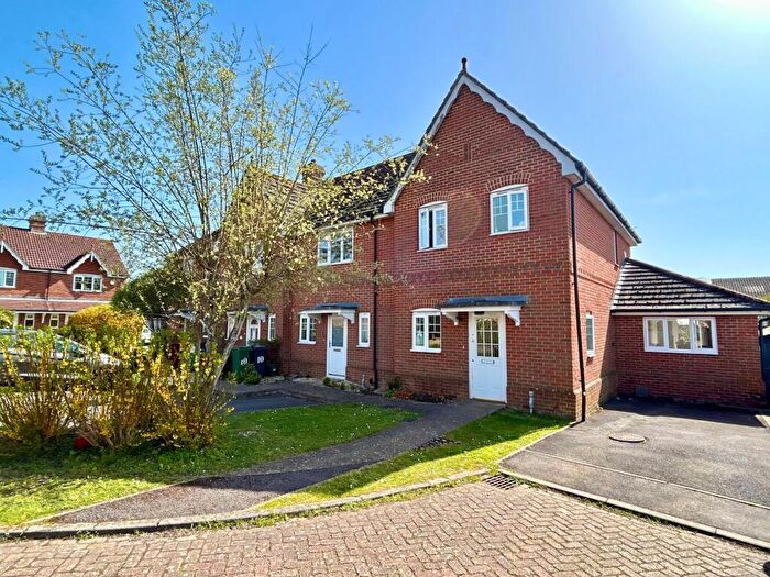 4 Bedroom Semi Detached House To Rent In Woodcroft, Oakley, Basingstoke, RG23