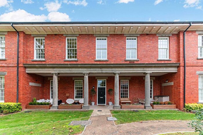 2 Bedroom Flat For Sale In Glanville Way, Epsom, KT19