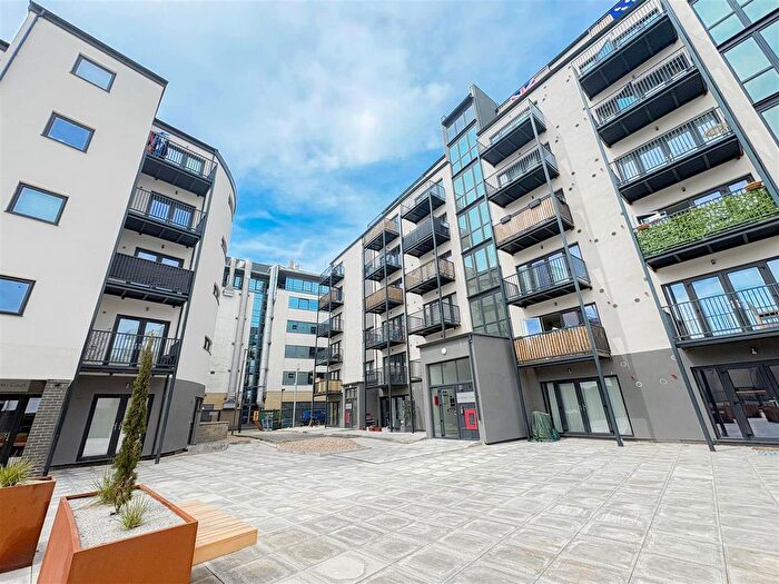 2 Bedroom Flat To Rent In Martin Court, Hastings, TN34