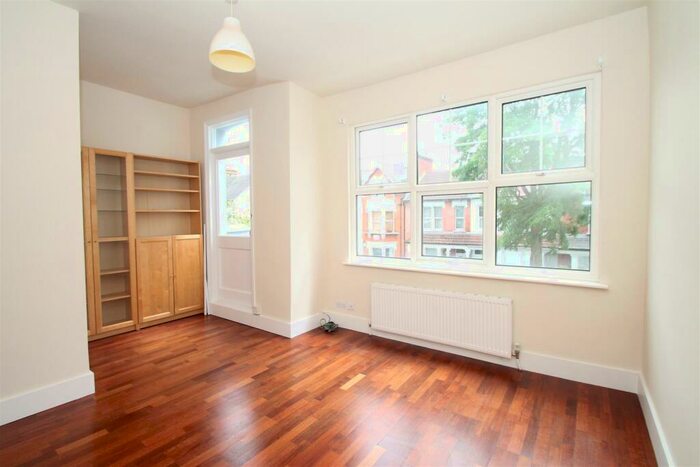 1 Bedroom Flat To Rent In Lascotts Road, Wood Green, London, N22