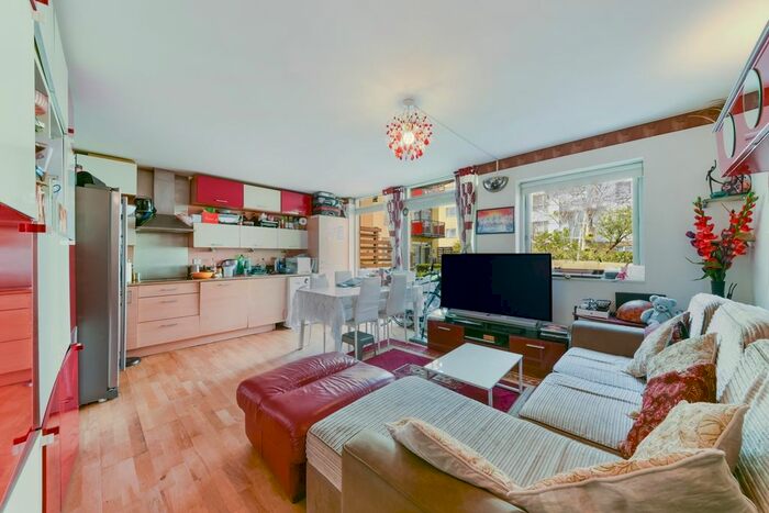 2 Bedroom Flat To Rent In Holly Court, Greenwich Millennium Village, Greenwich, SE10