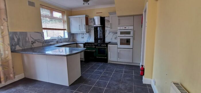 5 Bedroom End Of Terrace House To Rent In Sandringham Avenue, Barking, IG11