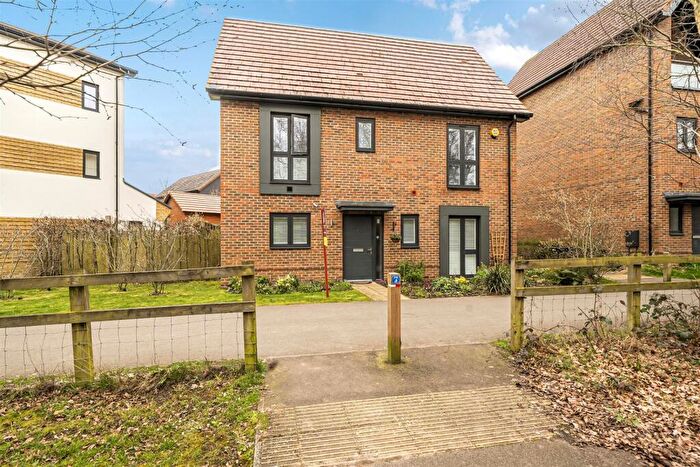 3 Bedroom Detached House For Sale In Stirling Close Crowthorne, Berkshire, RG45