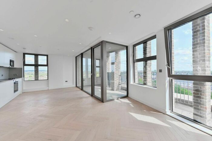 3 Bedroom Flat To Rent In Middle Yard, Neasden, London, NW10