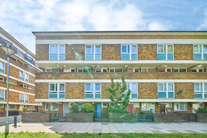 3 Bedroom Maisonette For Sale In St. Stephens Road, London, E3