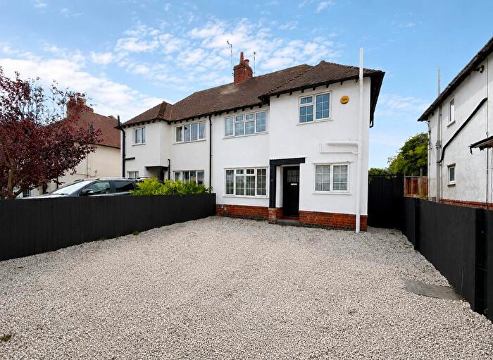 2 Bedroom Semi Detached House For Sale In Kendall Avenue, Stratford-Upon-Avon, CV37