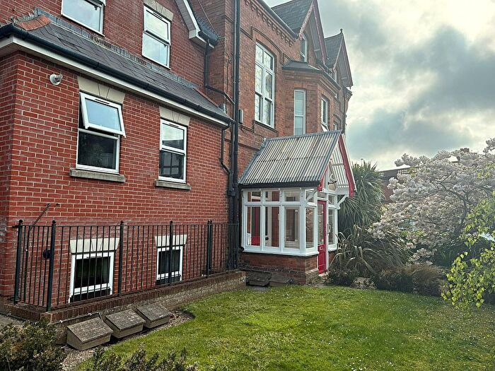 1 Bedroom Flat To Rent In Holdenhurst Road, Bournemouth, BH8