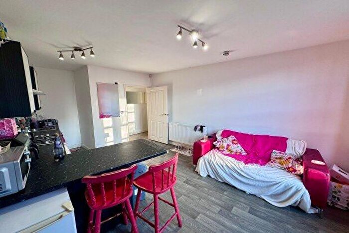 2 Bedroom Flat To Rent In Villa Road, Nottingham, NG3