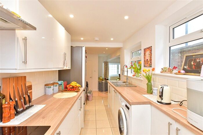 3 Bedroom Terraced House For Sale In Southover Street, Brighton, East Sussex, BN2