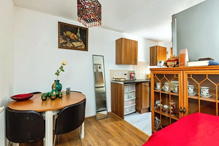1 Bedroom Flat To Rent In Ladysmock Gardens, Nottingham, NG2