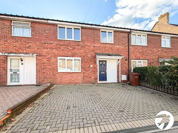 3 Bedroom Terraced House To Rent In Cornwallis Avenue, Gillingham, Kent, ME7