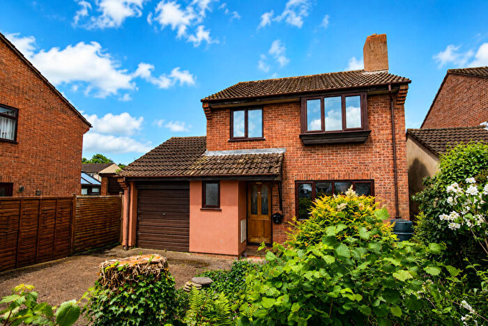 3 Bedroom Detached House For Sale In Chestnut Drive, Cullompton, EX15