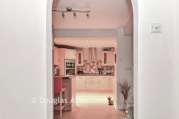 4 Bedroom Semi Detached House For Sale In Stephen Avenue, South Hornchurch, Essex, RM13