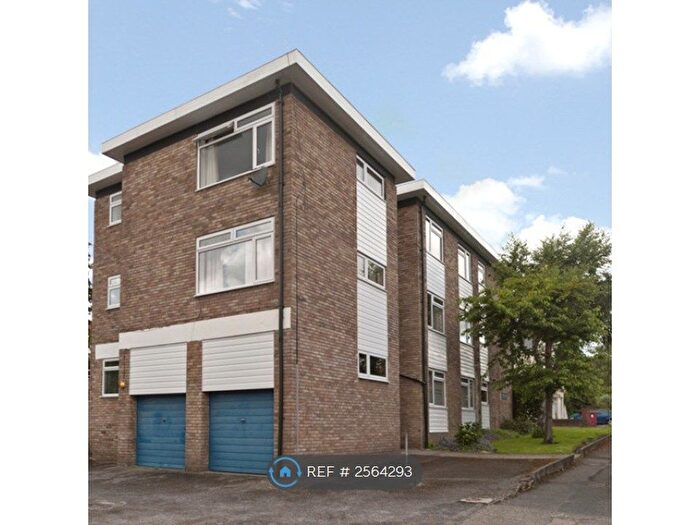 2 Bedroom Flat To Rent In Bierton Court, London, SW19