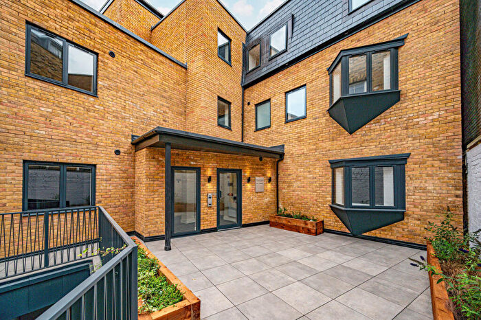 2 Bedroom Flat For Sale In Walborn Studios, De Beauvoir Town, London, N1