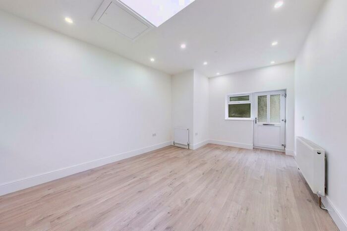 2 Bedroom Semi-Detached Bungalow To Rent In London Road, East Grinstead, RH19