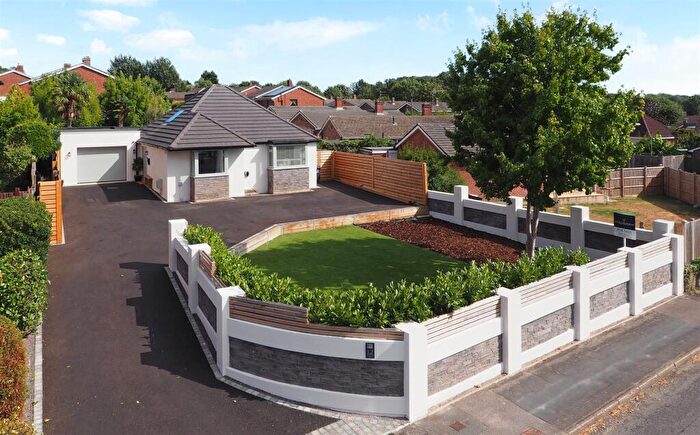 3 Bedroom Detached Bungalow For Sale In Frogmore Lane, Lovedean, PO8