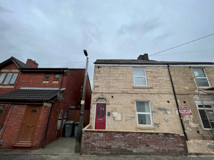 Studio To Rent In Bond Street, Trowbridge, Wiltshire, BA14