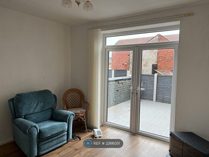 1 Bedroom Flat To Rent In Queens Promenade, Blackpool, FY2